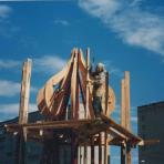 Август 2001 года. Уствновка журавцов на металлическую конструкцию.